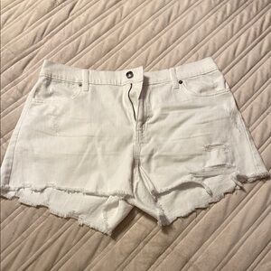 Aerie NWT Women’s White Distressed Denim Shorts - Classic Casual